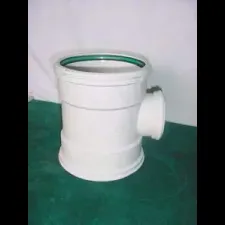 Tee 8 x 4 pvc 3034 con glandula